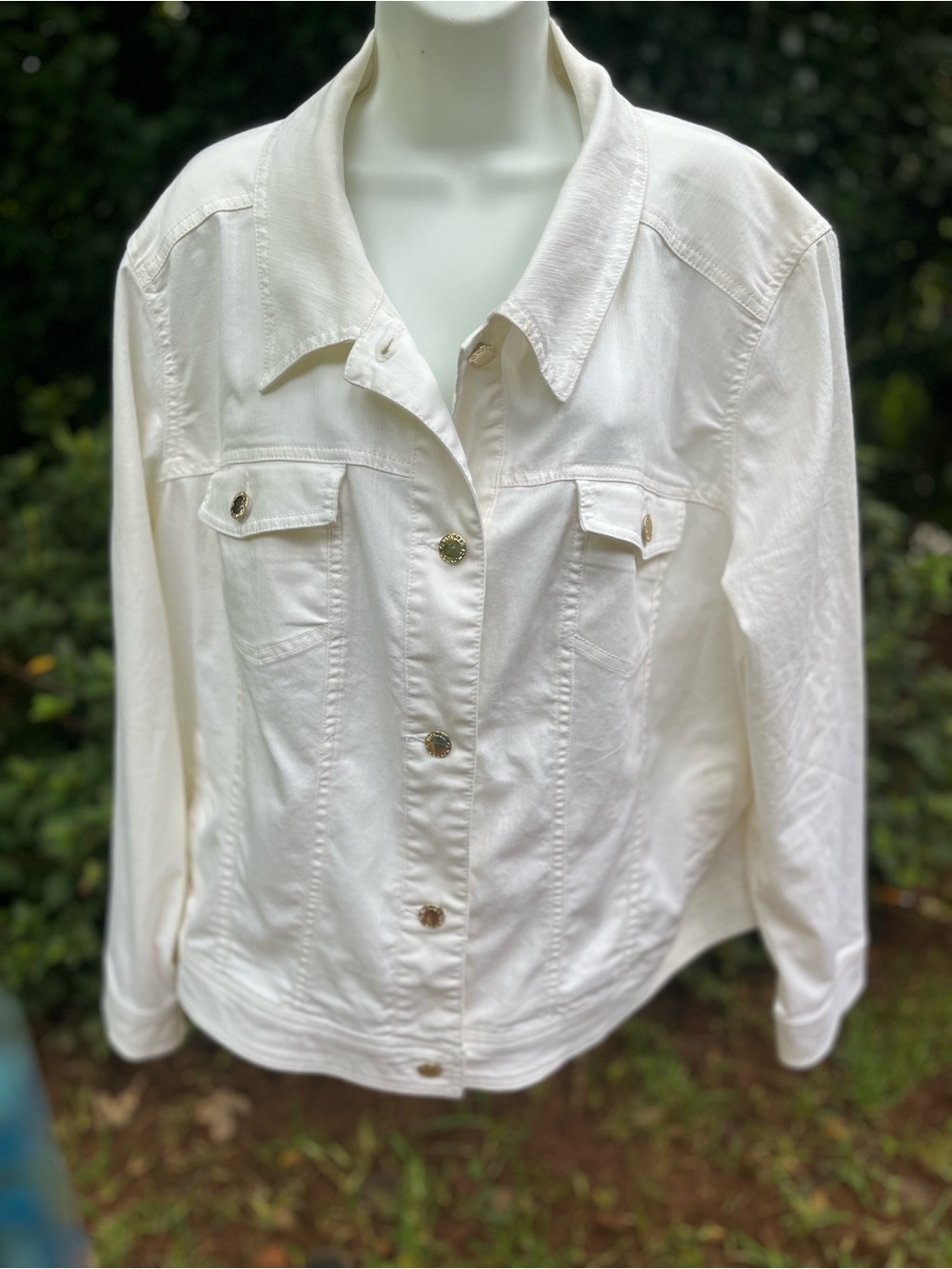 Wonder. Classic White Button-Front Jean type Jacket. 26 W